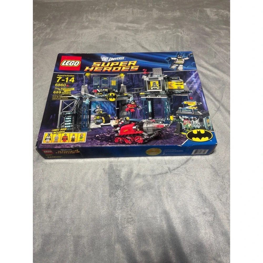 Retired Lego New Sealed LEGO DC Comics Super Heroes: The Batcave (6860)